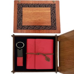 Toptan Ahşap Kutulu Kırmızı Deri Defter ve Anahtarlık Set Toptan Ahşap Kutulu Kırmızı Deri Defter ve Anahtarlık Set