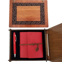 Toptan Ahşap Kutulu Kırmızı Deri Defter ve Metal Kalem Set Toptan Ahşap Kutulu Kırmızı Deri Defter ve Metal Kalem Set