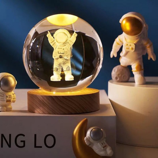 Toptan Usb'li Astronot Tasarımlı Gece Lambası Toptan Usb'li Astronot Tasarımlı Gece Lambası