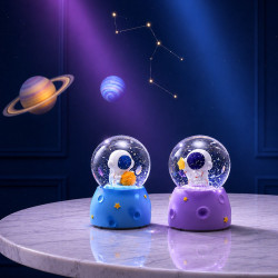 Toptan Işıklı Mini Sevimli Astronot Kar Küresi