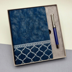 Toptan Kutulu Desenli Deri Defter Ve Metal Roller Kalem Set Toptan Kutulu Desenli Deri Defter Ve Metal Roller Kalem Set